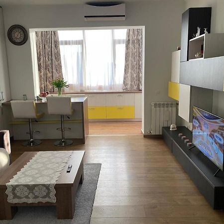Stone Park Apartment Focsani Luaran gambar