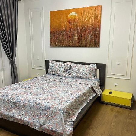 Stone Park Apartment Focsani Luaran gambar