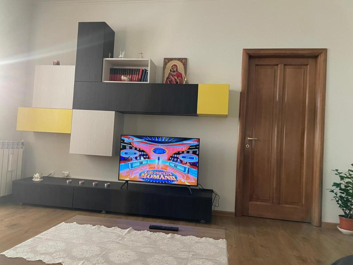 Stone Park Apartment Focsani Luaran gambar
