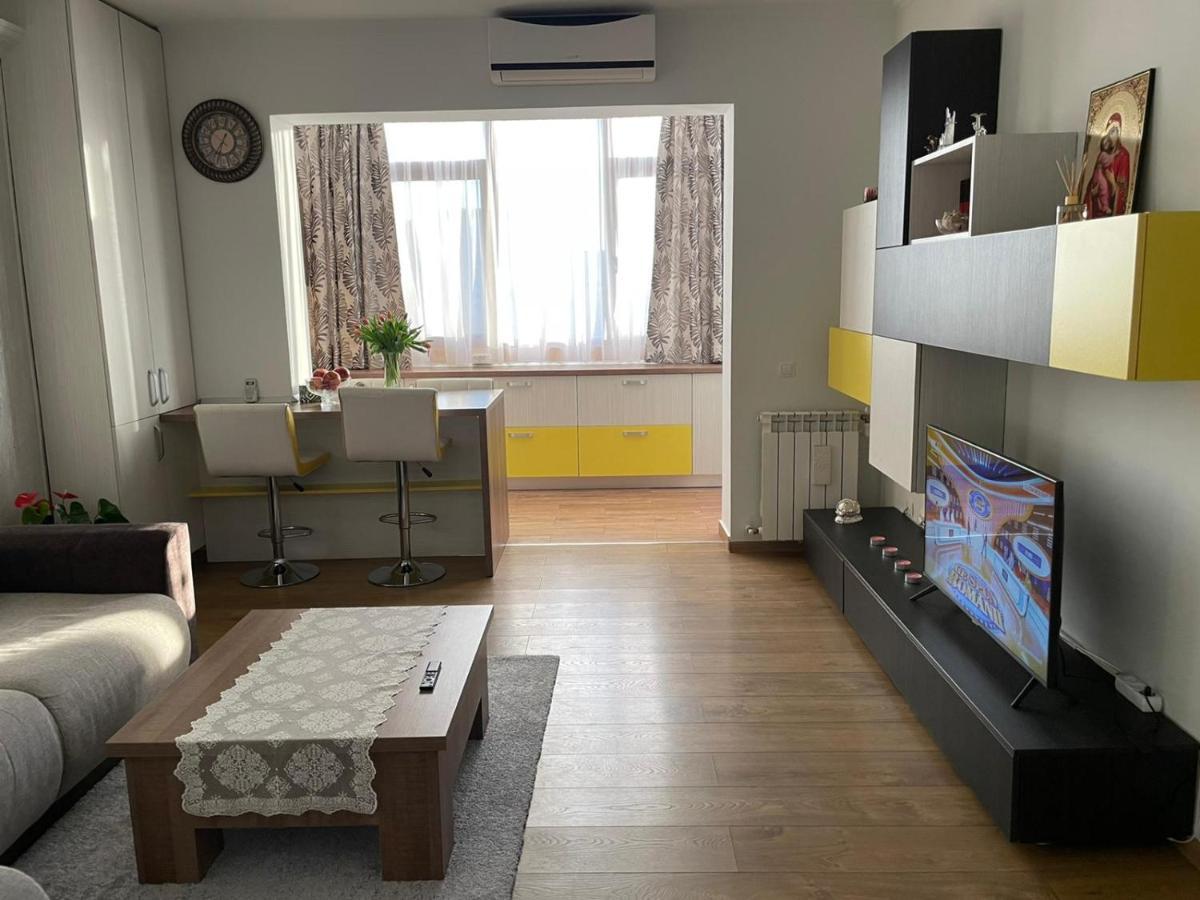 Stone Park Apartment Focsani Luaran gambar