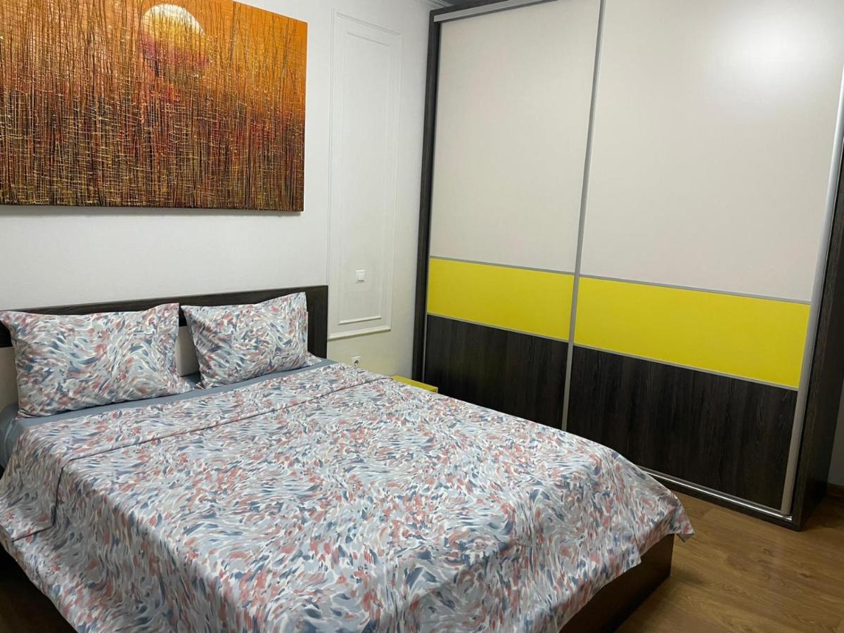 Stone Park Apartment Focsani Luaran gambar