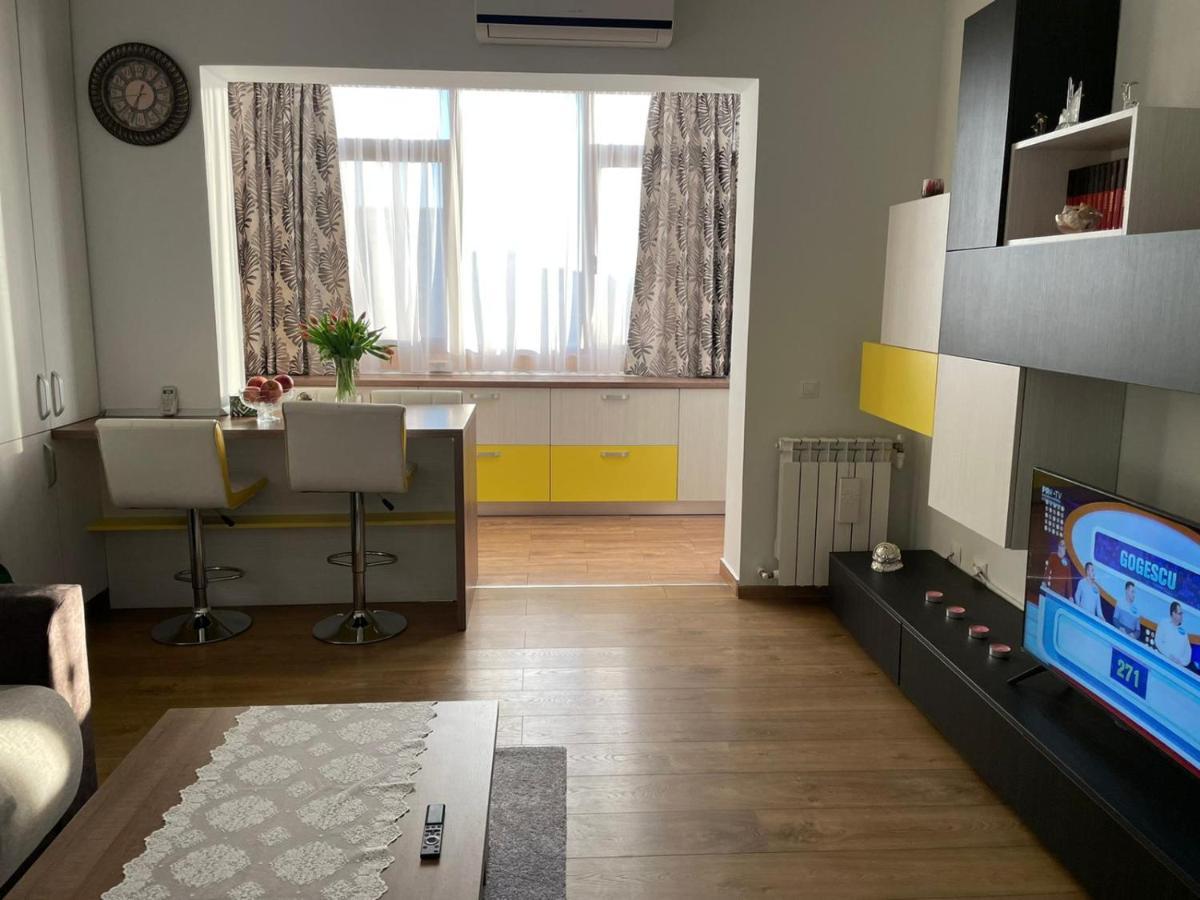 Stone Park Apartment Focsani Luaran gambar