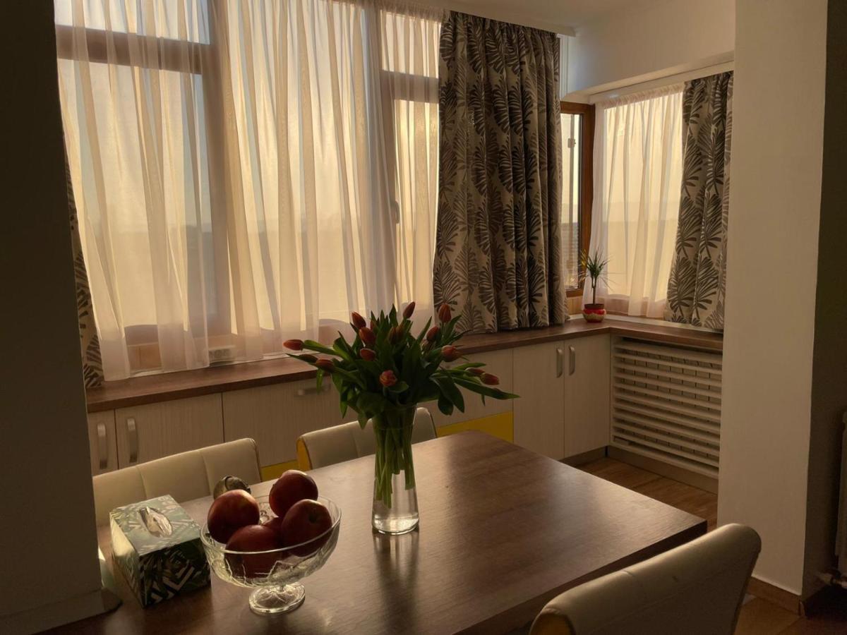 Stone Park Apartment Focsani Luaran gambar